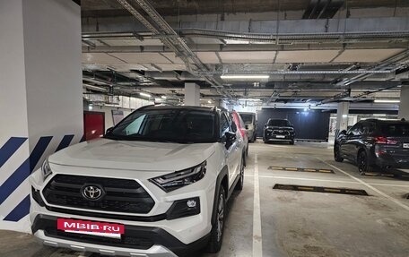 Toyota RAV4, 2023 год, 4 300 000 рублей, 4 фотография