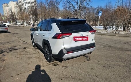 Toyota RAV4, 2023 год, 4 300 000 рублей, 2 фотография