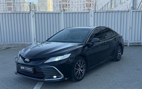 Toyota Camry, 2022 год, 3 350 000 рублей, 1 фотография