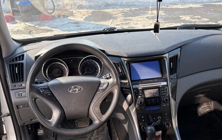 Hyundai Sonata VI, 2011 год, 690 000 рублей, 12 фотография