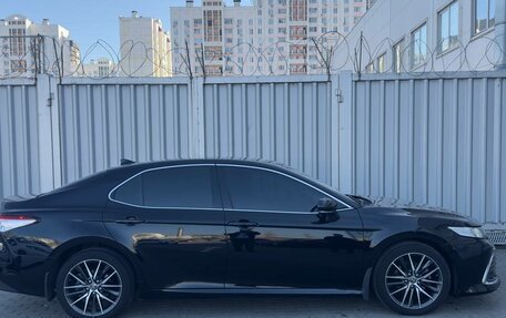 Toyota Camry, 2022 год, 3 350 000 рублей, 5 фотография