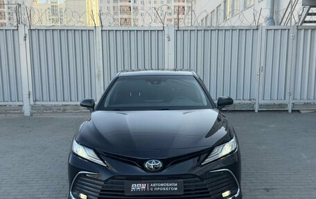 Toyota Camry, 2022 год, 3 350 000 рублей, 2 фотография