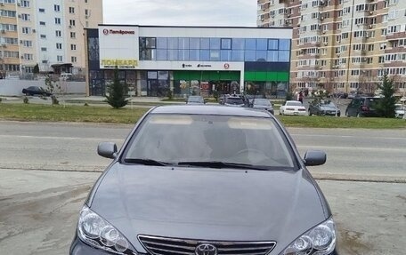 Toyota Camry V40, 2005 год, 550 000 рублей, 1 фотография