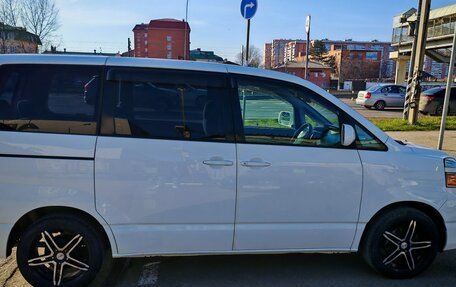 Toyota Voxy II, 2007 год, 1 150 000 рублей, 2 фотография