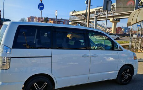 Toyota Voxy II, 2007 год, 1 150 000 рублей, 3 фотография