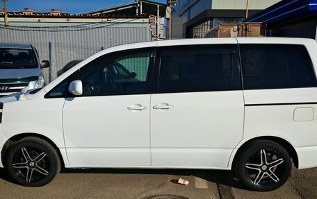 Toyota Voxy II, 2007 год, 1 150 000 рублей, 8 фотография