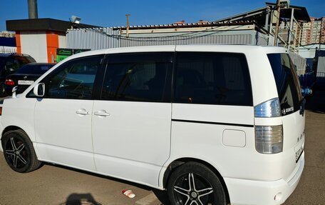 Toyota Voxy II, 2007 год, 1 150 000 рублей, 7 фотография