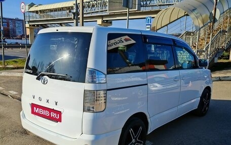 Toyota Voxy II, 2007 год, 1 150 000 рублей, 4 фотография