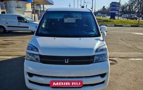Toyota Voxy II, 2007 год, 1 150 000 рублей, 10 фотография