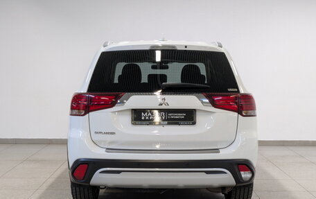 Mitsubishi Outlander III рестайлинг 3, 2021 год, 2 590 000 рублей, 7 фотография