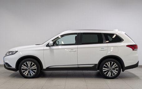 Mitsubishi Outlander III рестайлинг 3, 2021 год, 2 590 000 рублей, 9 фотография