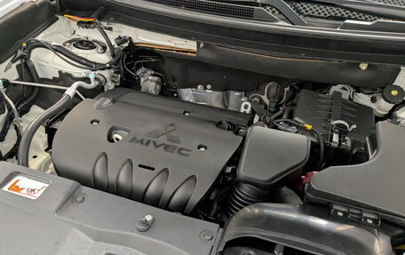 Mitsubishi Outlander III рестайлинг 3, 2021 год, 2 590 000 рублей, 10 фотография