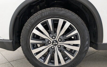 Mitsubishi Outlander III рестайлинг 3, 2021 год, 2 590 000 рублей, 18 фотография