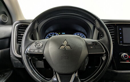 Mitsubishi Outlander III рестайлинг 3, 2021 год, 2 590 000 рублей, 21 фотография