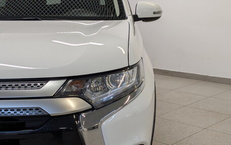 Mitsubishi Outlander III рестайлинг 3, 2021 год, 2 590 000 рублей, 17 фотография