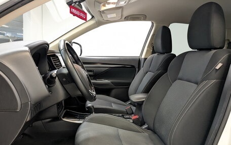 Mitsubishi Outlander III рестайлинг 3, 2021 год, 2 590 000 рублей, 20 фотография