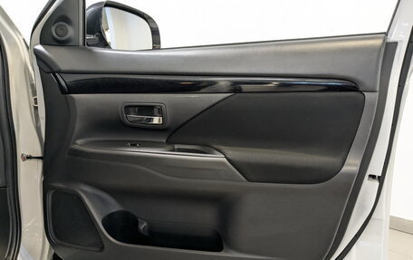 Mitsubishi Outlander III рестайлинг 3, 2021 год, 2 590 000 рублей, 24 фотография