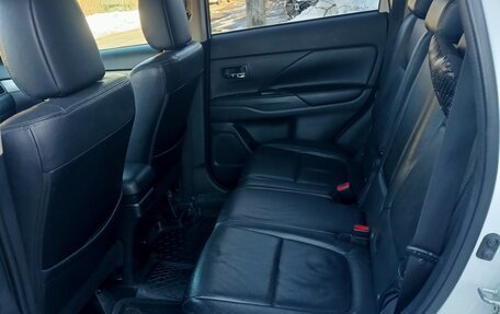 Mitsubishi Outlander III рестайлинг 3, 2013 год, 1 310 000 рублей, 10 фотография