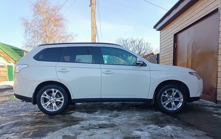 Mitsubishi Outlander III рестайлинг 3, 2013 год, 1 310 000 рублей, 7 фотография