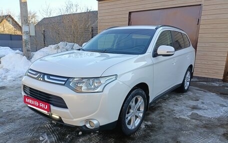 Mitsubishi Outlander III рестайлинг 3, 2013 год, 1 310 000 рублей, 4 фотография