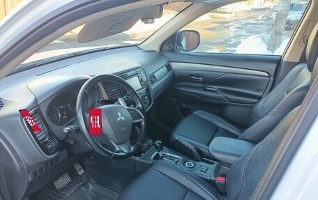 Mitsubishi Outlander III рестайлинг 3, 2013 год, 1 310 000 рублей, 9 фотография