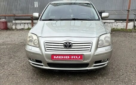 Toyota Avensis III рестайлинг, 2005 год, 900 000 рублей, 1 фотография