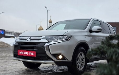 Mitsubishi Outlander III рестайлинг 3, 2015 год, 1 500 000 рублей, 1 фотография