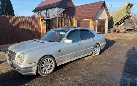 Mercedes-Benz E-Класс, 1997 год, 420 000 рублей, 1 фотография