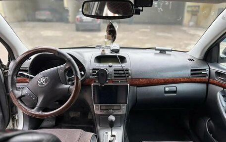 Toyota Avensis III рестайлинг, 2005 год, 900 000 рублей, 6 фотография