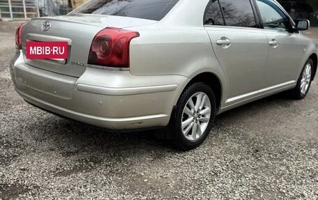 Toyota Avensis III рестайлинг, 2005 год, 900 000 рублей, 4 фотография