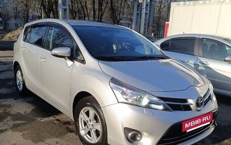 Toyota Verso I, 2013 год, 1 350 000 рублей, 4 фотография