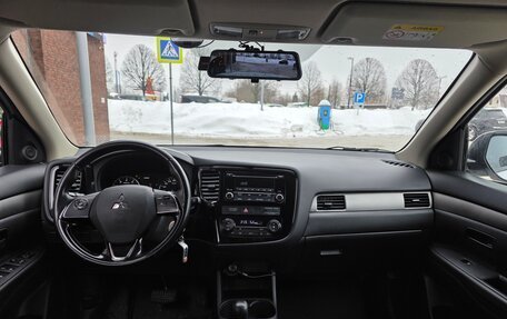 Mitsubishi Outlander III рестайлинг 3, 2015 год, 1 500 000 рублей, 8 фотография