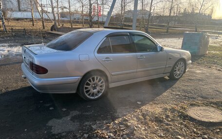 Mercedes-Benz E-Класс, 1997 год, 420 000 рублей, 3 фотография