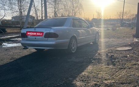 Mercedes-Benz E-Класс, 1997 год, 420 000 рублей, 4 фотография