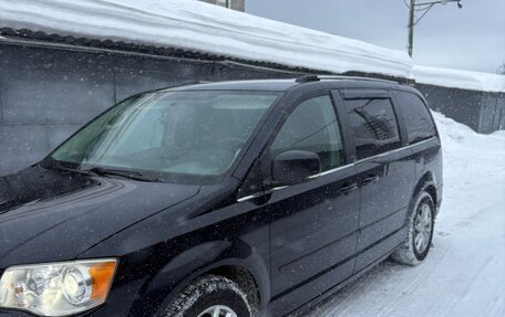 Chrysler Voyager IV, 2010 год, 1 550 000 рублей, 2 фотография