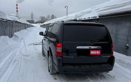 Chrysler Voyager IV, 2010 год, 1 550 000 рублей, 3 фотография