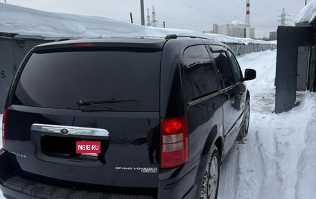 Chrysler Voyager IV, 2010 год, 1 550 000 рублей, 4 фотография