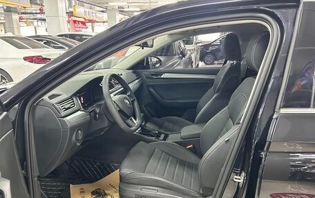 Skoda Superb III рестайлинг, 2024 год, 2 500 000 рублей, 9 фотография