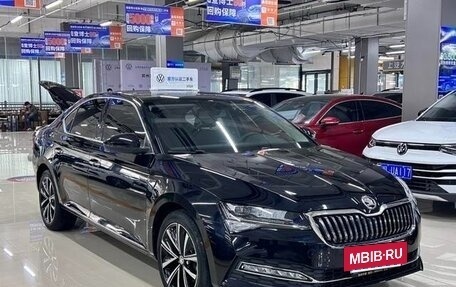 Skoda Superb III рестайлинг, 2024 год, 2 500 000 рублей, 3 фотография