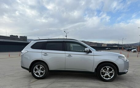 Mitsubishi Outlander III рестайлинг 3, 2012 год, 1 300 000 рублей, 3 фотография