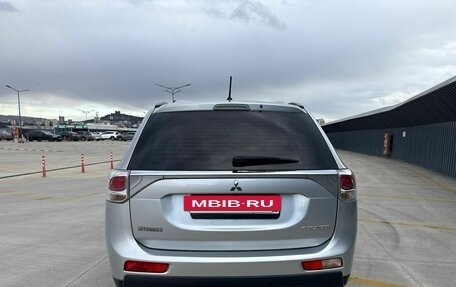 Mitsubishi Outlander III рестайлинг 3, 2012 год, 1 300 000 рублей, 9 фотография