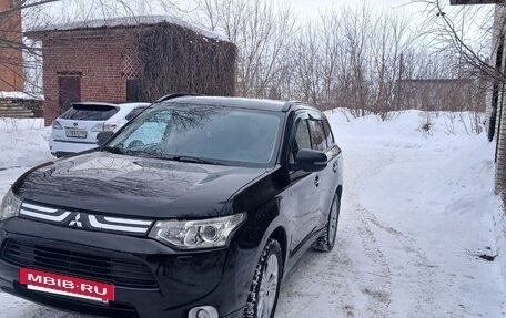 Mitsubishi Outlander III рестайлинг 3, 2012 год, 1 530 000 рублей, 2 фотография