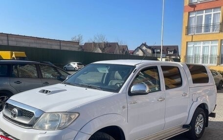 Toyota Hilux VII, 2011 год, 1 950 000 рублей, 2 фотография