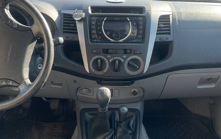 Toyota Hilux VII, 2011 год, 1 950 000 рублей, 10 фотография