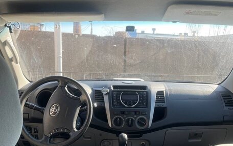 Toyota Hilux VII, 2011 год, 1 950 000 рублей, 12 фотография