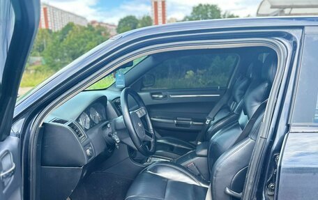 Chrysler 300C II, 2006 год, 1 800 000 рублей, 10 фотография