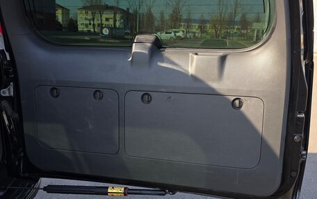 Toyota Land Cruiser Prado 150 рестайлинг 2, 2011 год, 3 400 000 рублей, 21 фотография