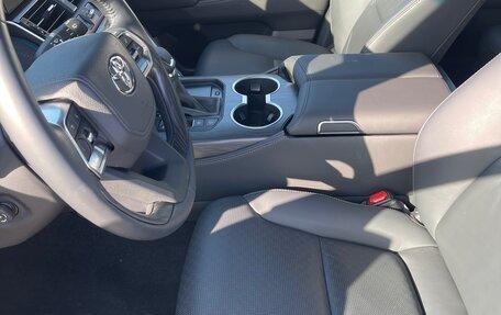 Toyota Land Cruiser, 2022 год, 12 000 000 рублей, 7 фотография