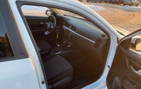 KIA Rio IV, 2020 год, 1 085 000 рублей, 10 фотография