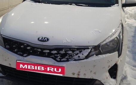 KIA Rio IV, 2021 год, 1 000 000 рублей, 2 фотография